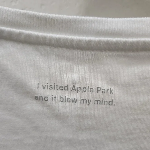 Apple | Rare Collectible Emoji Mind Blown Apple Park Infinite Loop T-Shi… - Picture 6 of 8